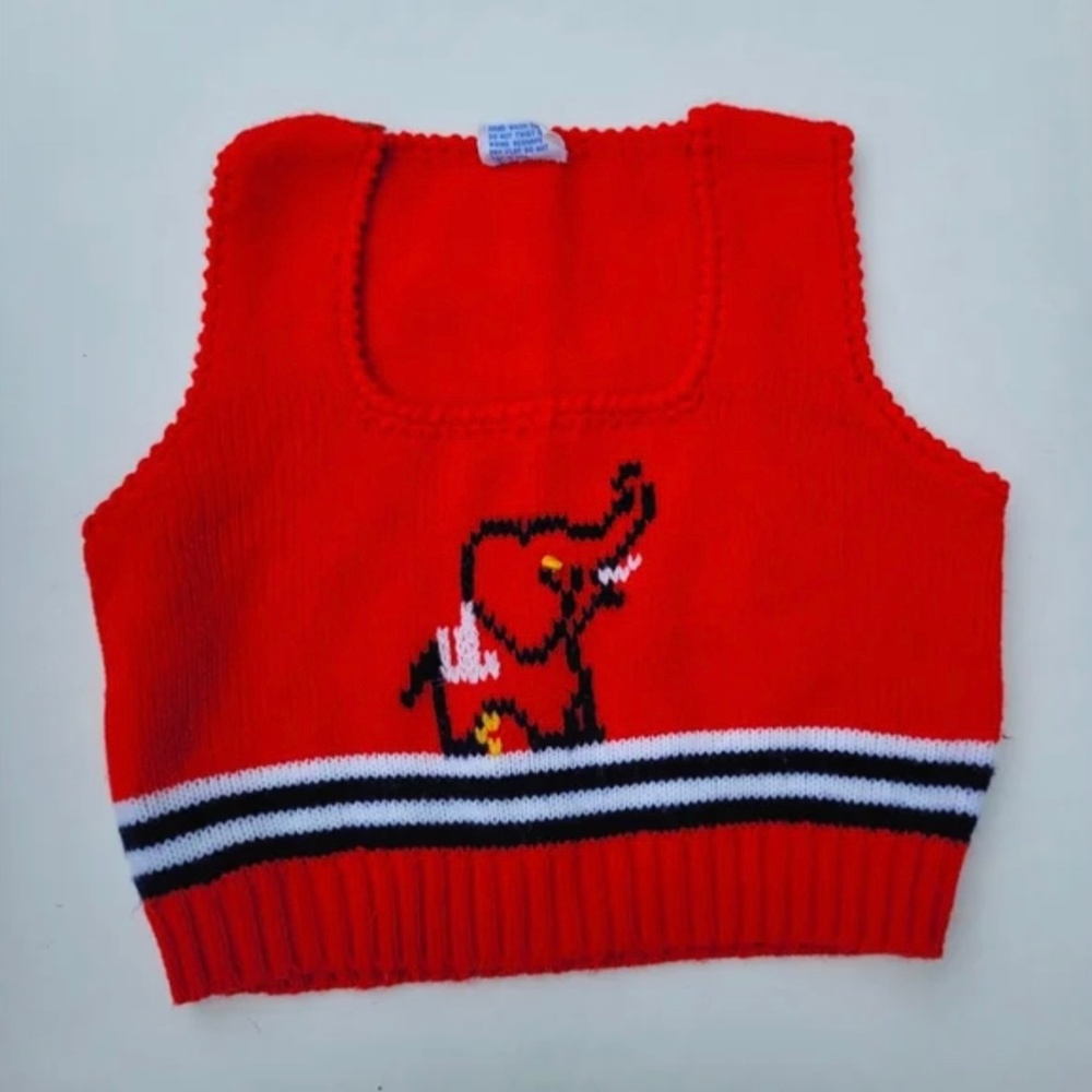 Vintage GRANT'S red elephant knit sleeveless sweater vest